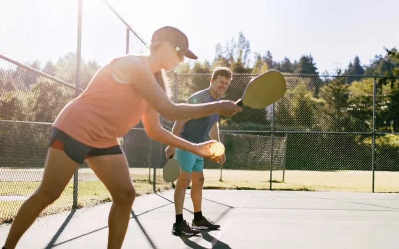 tennis va pickleball khac nhau nhu the nao diem khac biet co ban