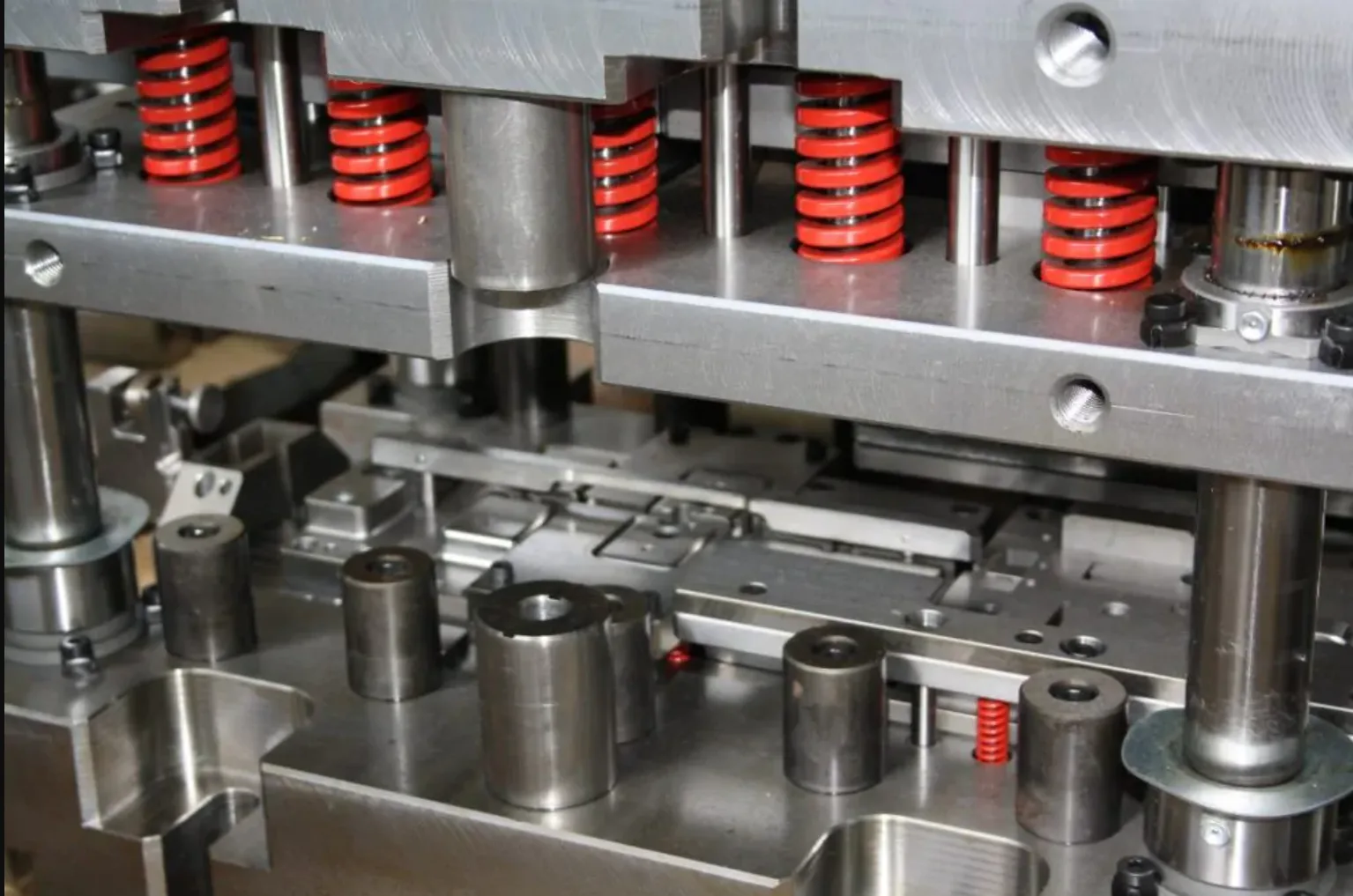 SolidWorks được ứng dụng rộng trong thiết kế cơ khí và sản xuất